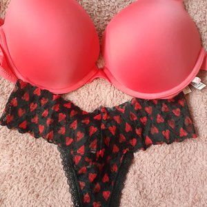 Brand New Victoria's Secret Bra & Panty Set- 32DD/XS